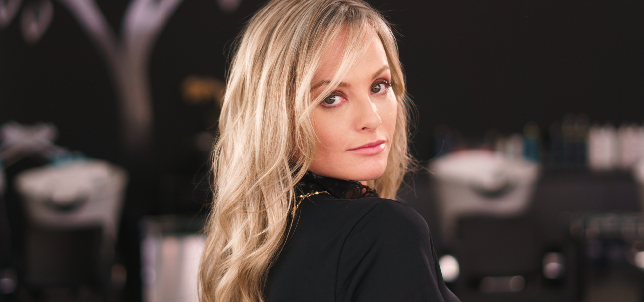 How to Keep Blonde Hair Healthy, Bright and Full of Movement 1 blog img1